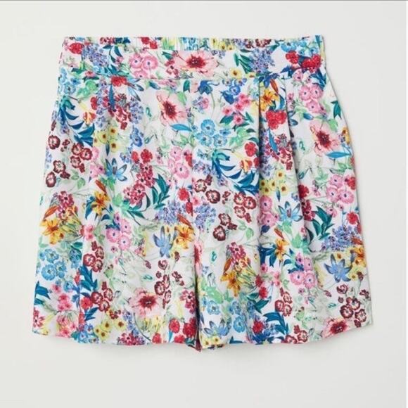 High Waist Floral Shorts - Picture 1 of 4